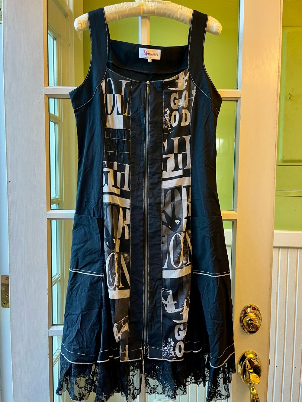 Affinités France Sleeveless Black Graphic Full Zip-Front Midi Dress w/ Lace Trim